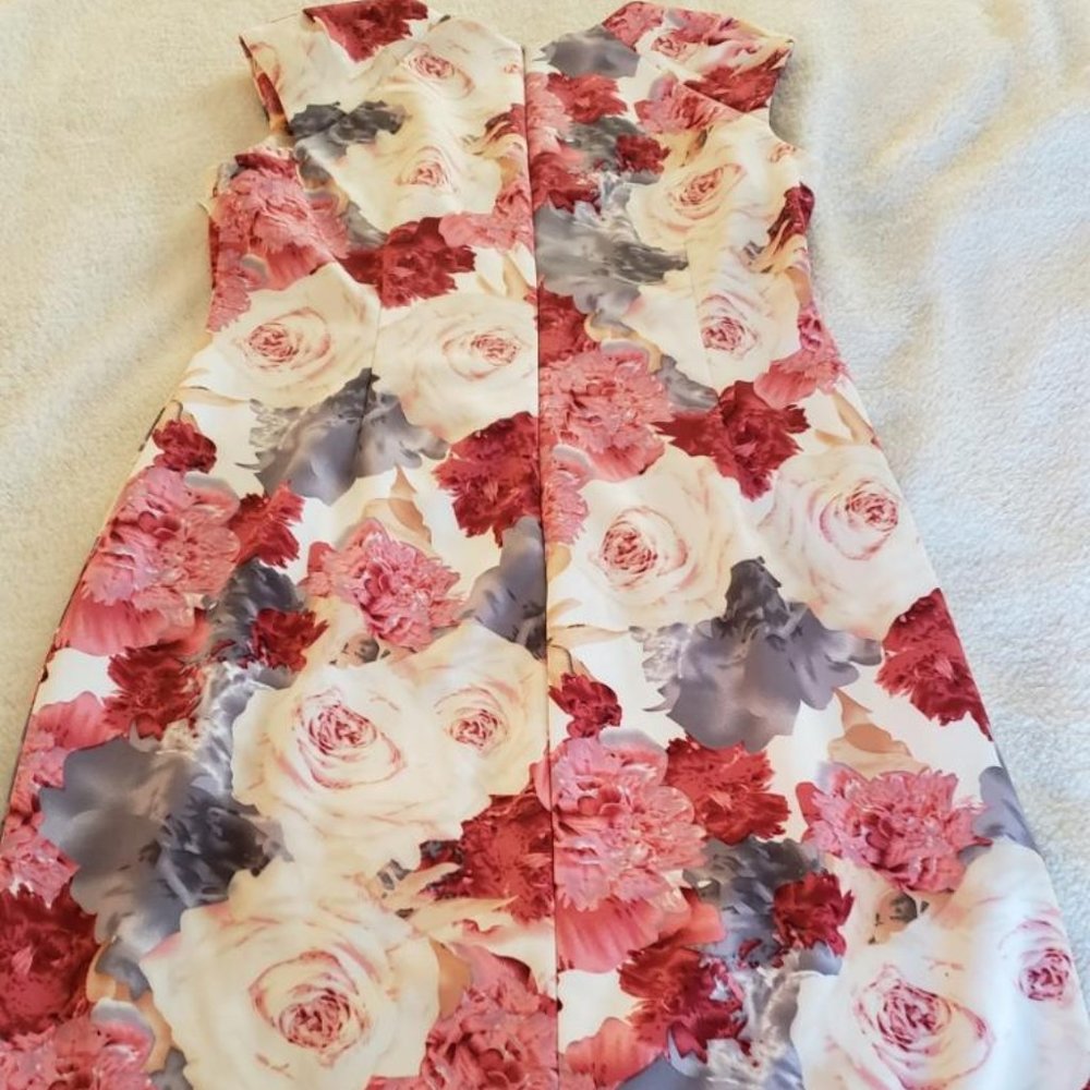 Pretty floral, cap sleeve, ruched waist dress